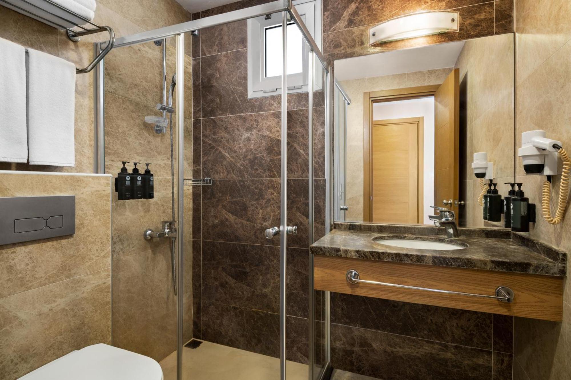 Hotel La Quinta By Wyndham Cesme Smirne Esterno foto