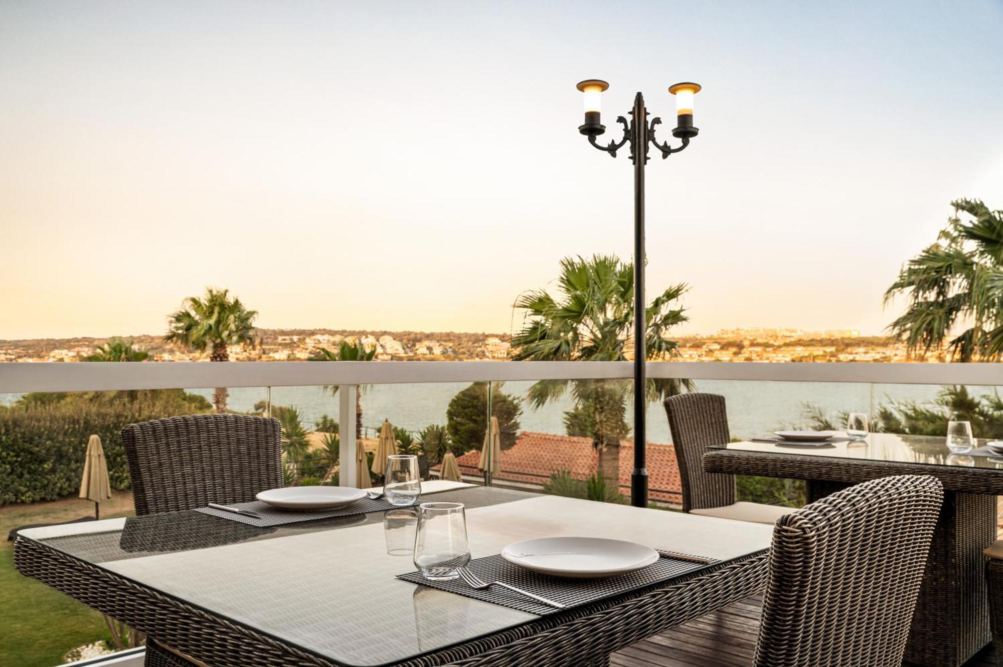 Hotel La Quinta By Wyndham Cesme Smirne Esterno foto
