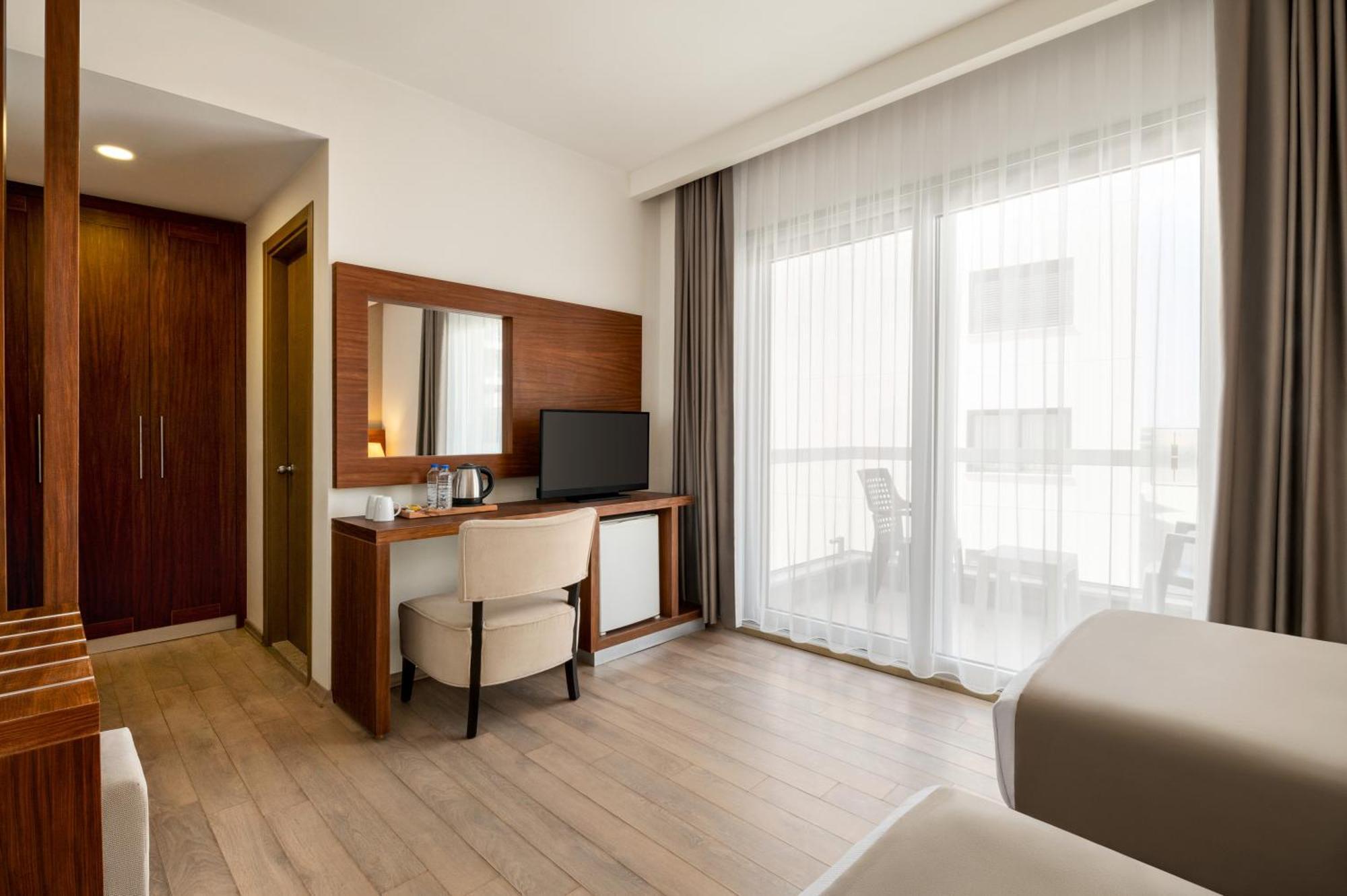 Hotel La Quinta By Wyndham Cesme Smirne Esterno foto