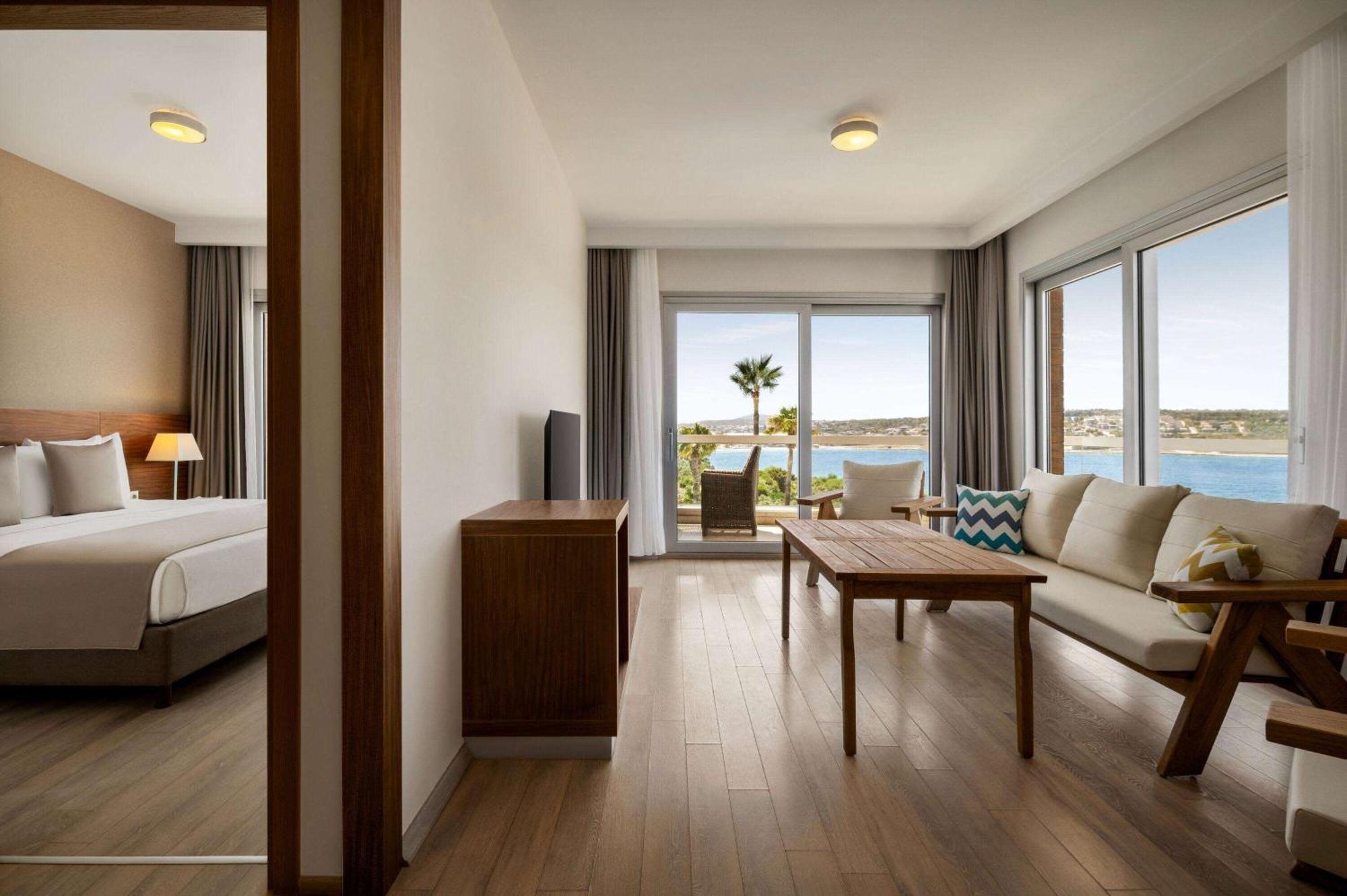 Hotel La Quinta By Wyndham Cesme Smirne Esterno foto