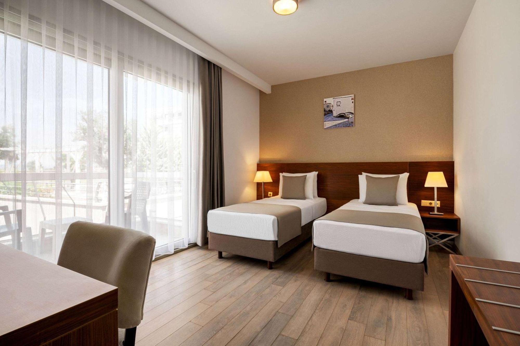 Hotel La Quinta By Wyndham Cesme Smirne Esterno foto
